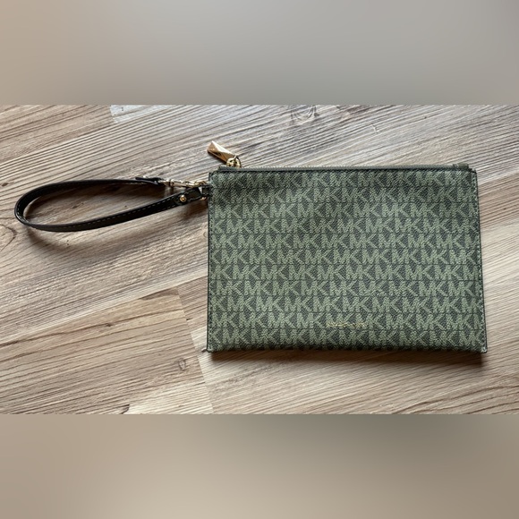 Michael Kors Handbags - Michael Kors monogram clutch or wristlet